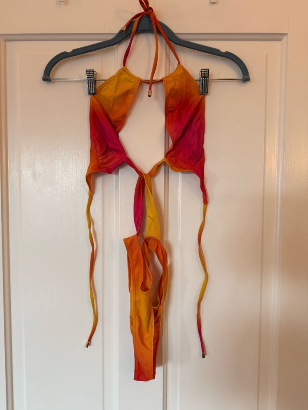 Kyliew Jenner sunset cross one piece - Picture 4 of 6